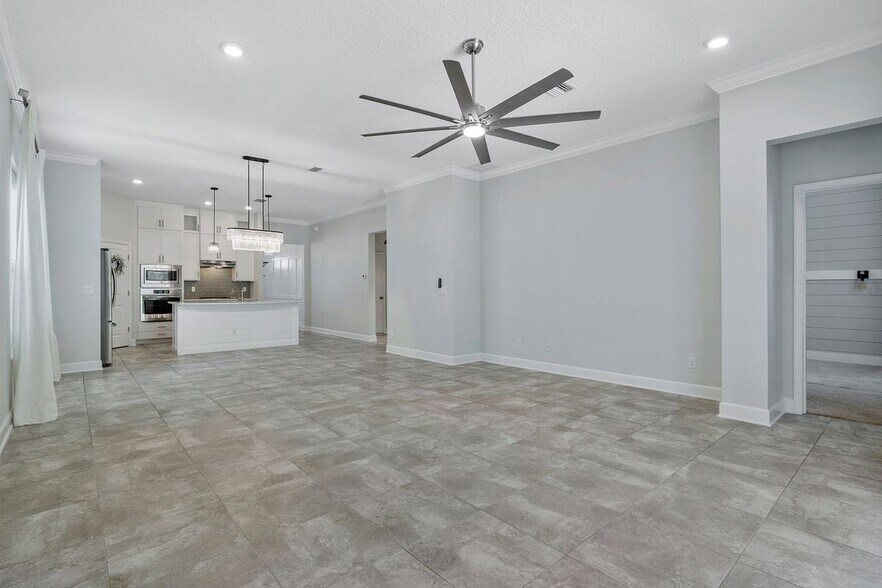 Building Photo - 150 Whisper Rock Dr