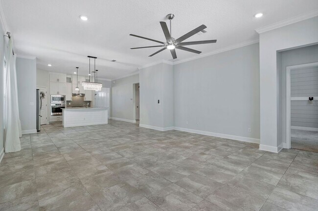 Building Photo - 150 Whisper Rock Dr