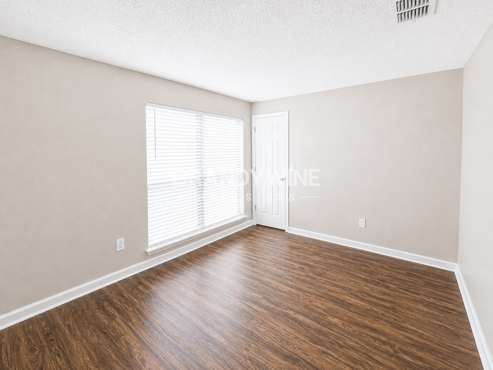 Building Photo - 616 Pembridge Dr W