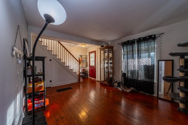 Building Photo - 66 Lyford St