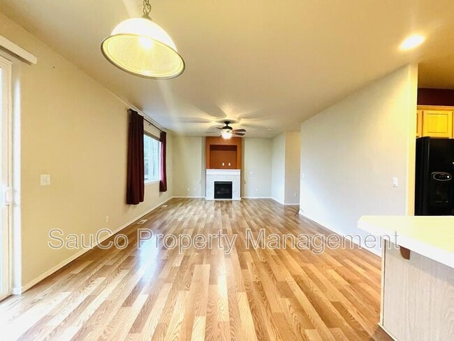 Building Photo - 1816 SE Water Lily St
