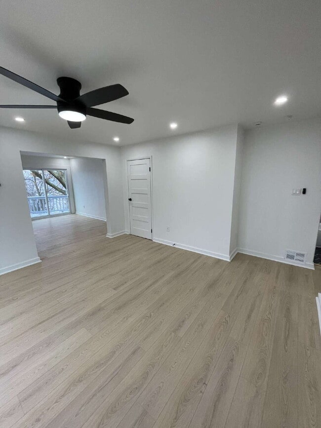 Building Photo - 107 Shoup St