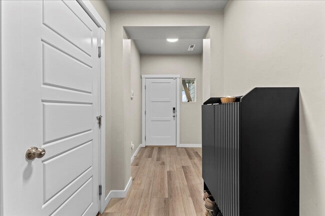 Building Photo - Single level 4bd/2ba/3 car garage Home in North Meridian