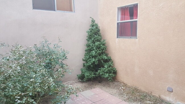 Building Photo - Townhouse Sandia Heights