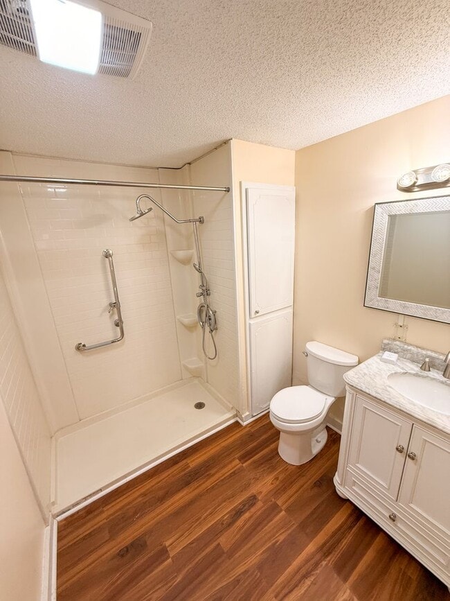 Building Photo - 330 US-84