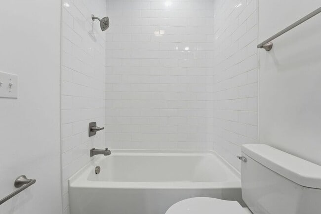 Building Photo - 522 Kelton Ave