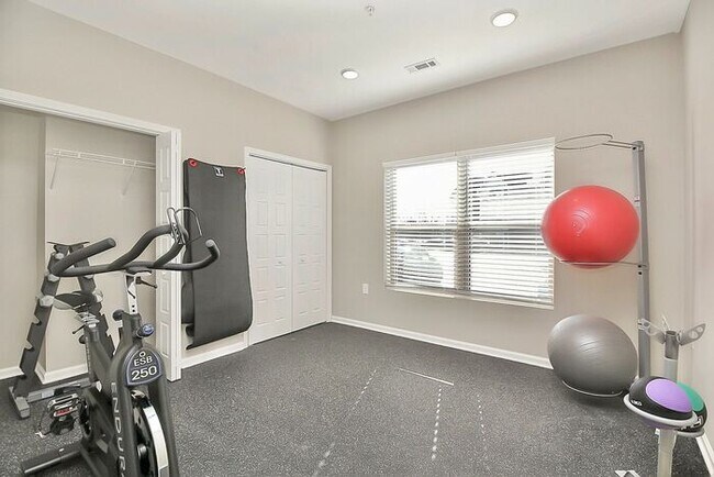 Building Photo - Renovated Mallard Creek Apartment for Lease!