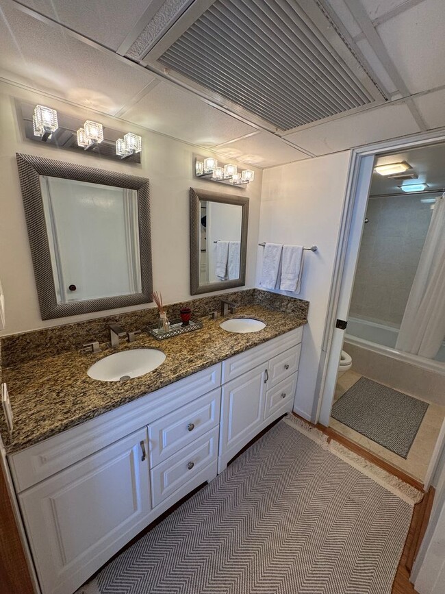Building Photo - Luxury High-Rise Living with Panoramic Ocean Views at Yacht Harbor Towers