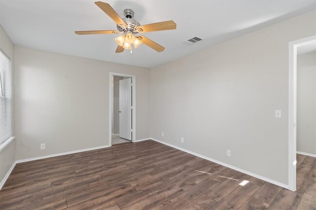 Building Photo - 403 Lakemont Dr