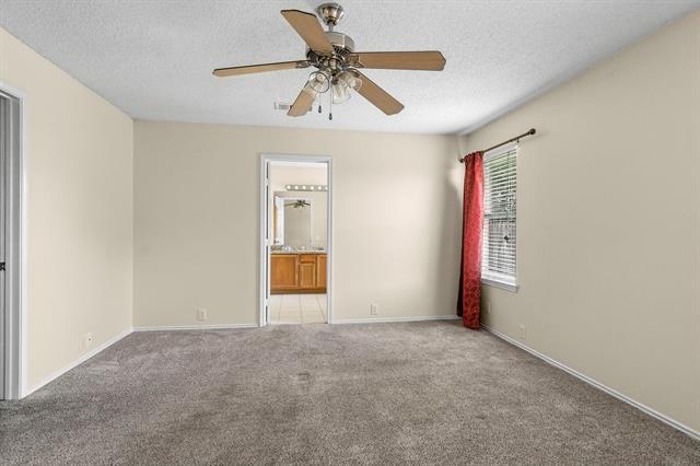 Building Photo - 3300 Creekwood Dr