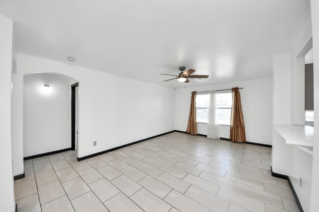 Building Photo - 3827 Dogwood Tr
