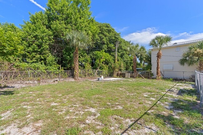 Building Photo - 1831 Juno Rd