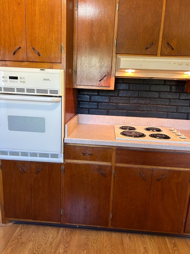 Building Photo - 520 30th Ave N