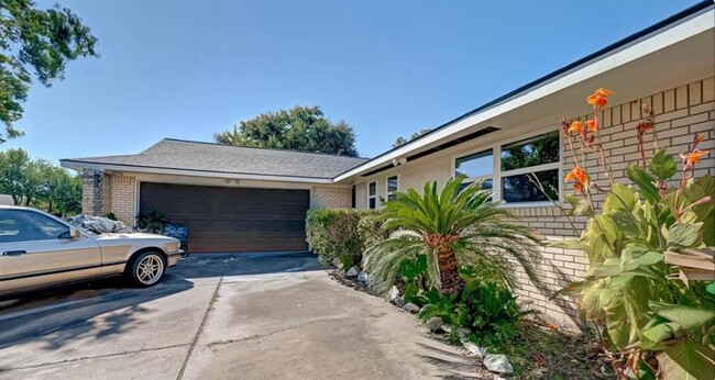 Building Photo - 7614 Barberton Dr