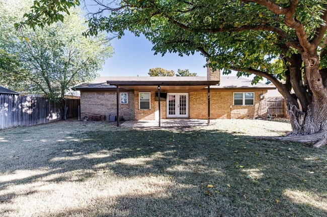 Building Photo - "Spacious 4-Bedroom Haven with 2 Full Bath...