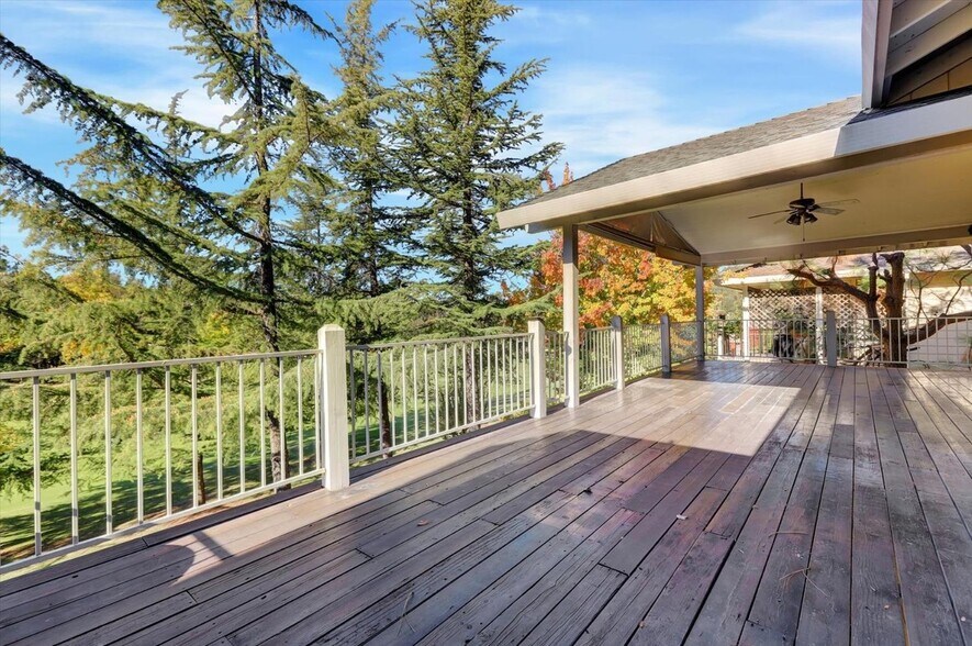Main Deck - 18527 Jayhawk Dr
