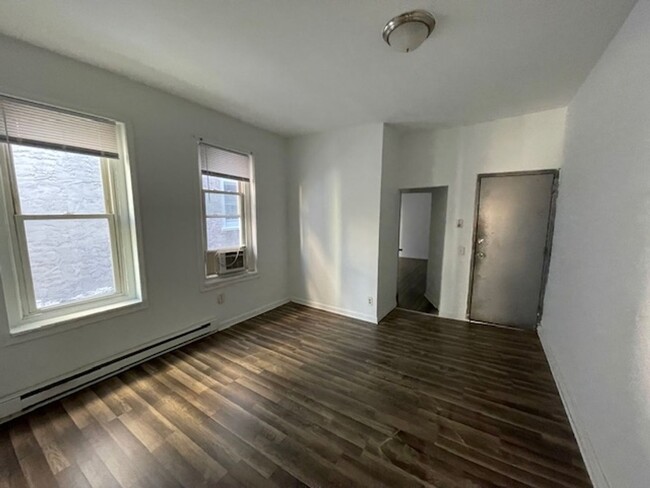 Primary Photo - 2952 Kensington Ave