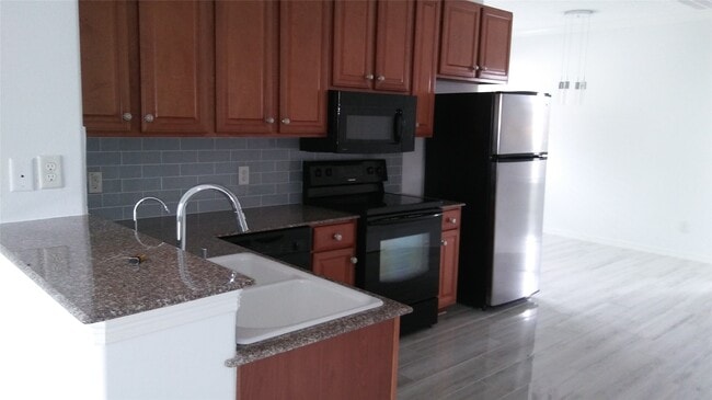 Building Photo - 20914 Sun Creek Dr