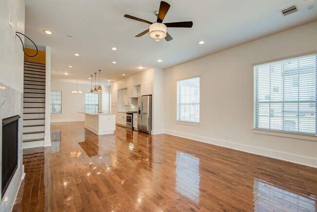 Building Photo - 1721 Thompson St