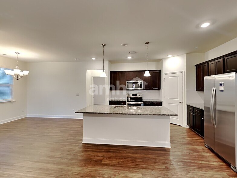 Building Photo - 2854 Chapel Hill Rd