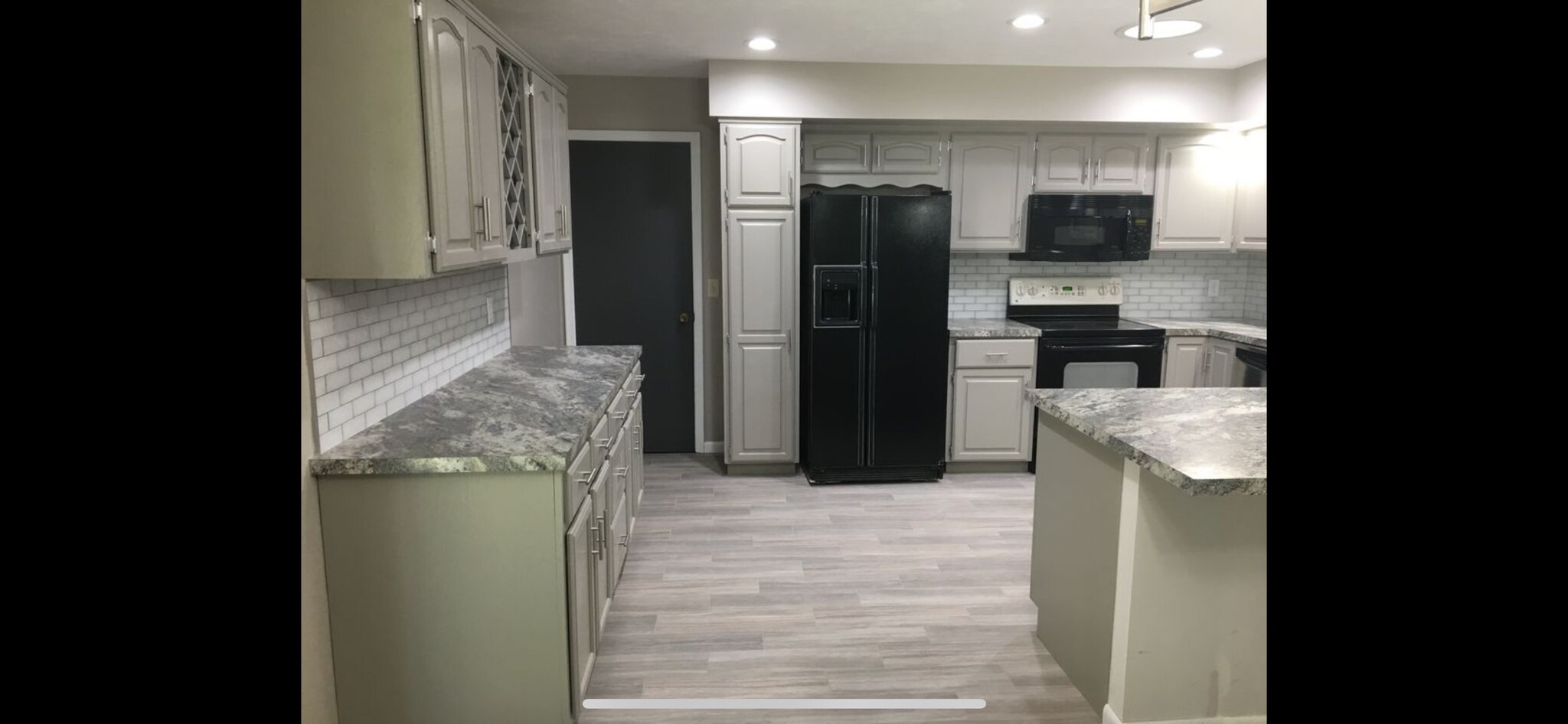 Building Photo - 4905 Cresthaven Dr