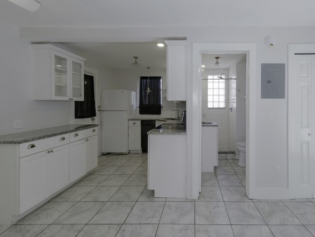 Building Photo - 2808 Clinton St S