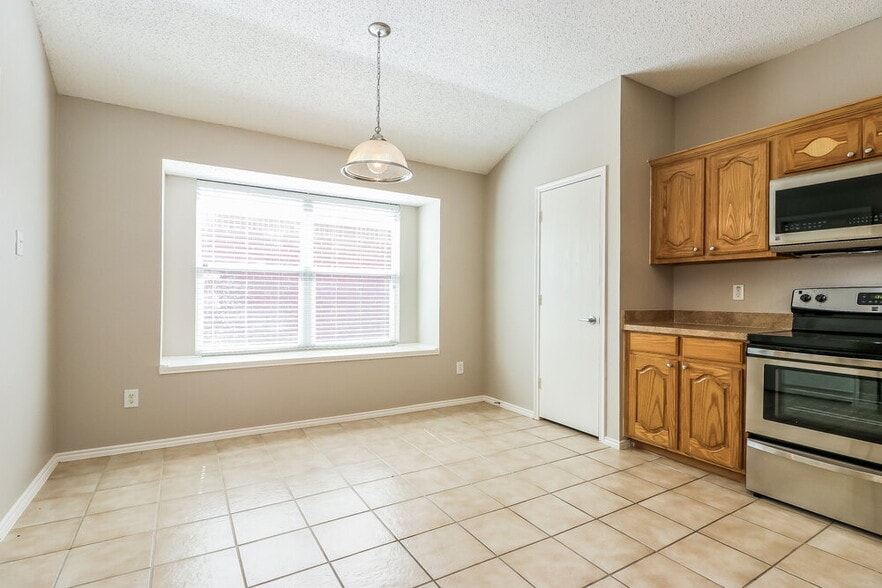 Building Photo - 721 Horseshoe Ct