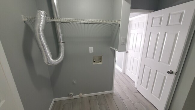 Building Photo - 1711 Lakewood Ave