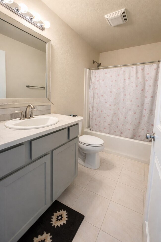 Building Photo - 1315 Yellow Rose Ct