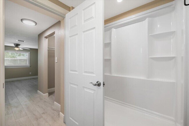 Building Photo - 807 S 12th St