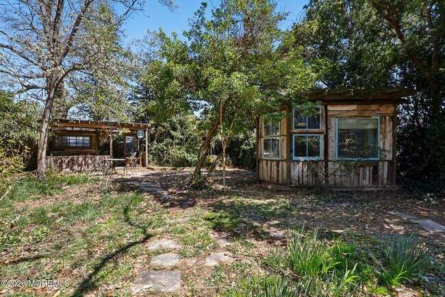 Building Photo - 15 Woolley Ave