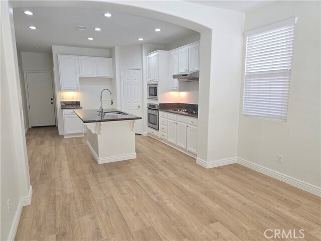 Building Photo - 31532 Royal Oaks Dr