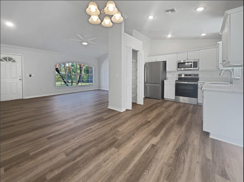 Building Photo - 3053 Draper Terrace