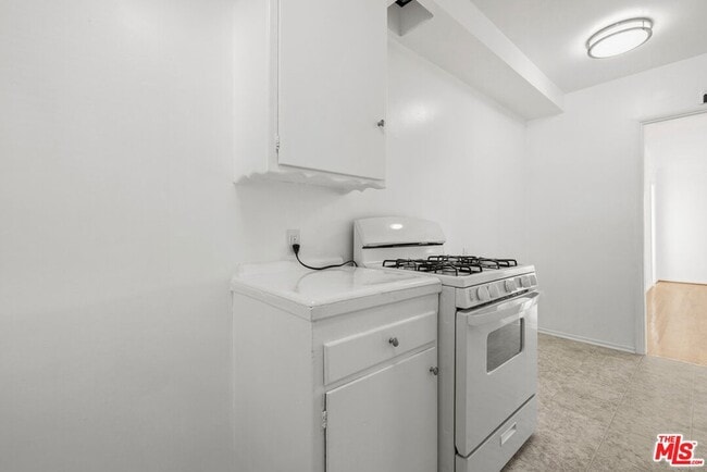 Building Photo - 5324 Vantage Ave