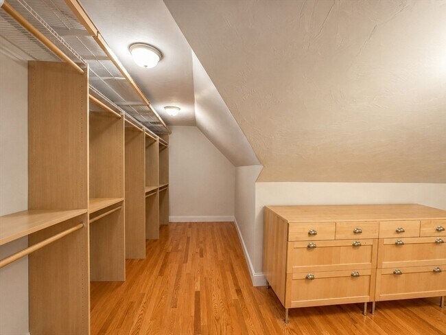 Building Photo - 16 Mott St