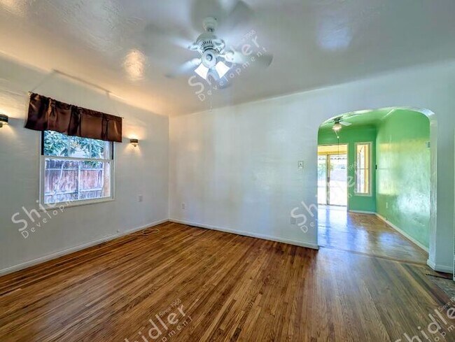 Building Photo - 2 Bedroom 1 Bath and 2 Massive Yard in North San Bernardino