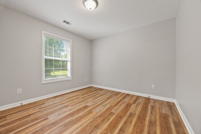 Building Photo - Spacious 3BR/3BA + 2 Bonus Rooms | $2,500/...