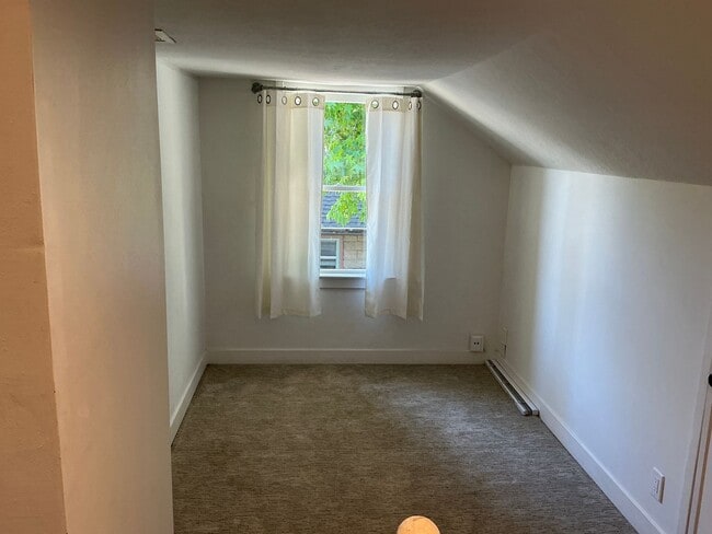 Building Photo - Beautiful 4 Bedroom 2 Bath Home in Old Tow...