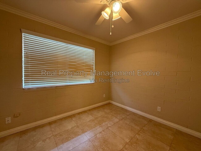 Building Photo - 12076 N Pebble Beach Dr