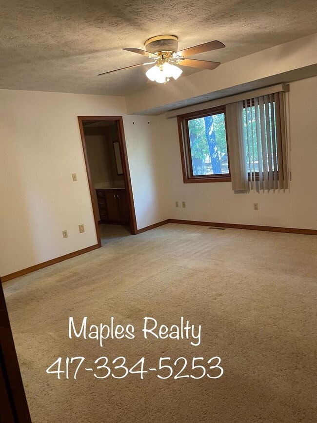 Building Photo - 3 bedroom, 2.5 bath in Ridgedale, MO near Big Cedar Lodge