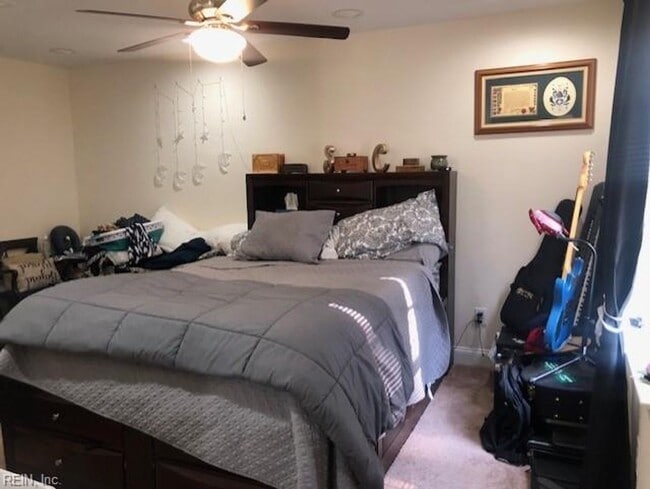 Building Photo - Colonial Heights