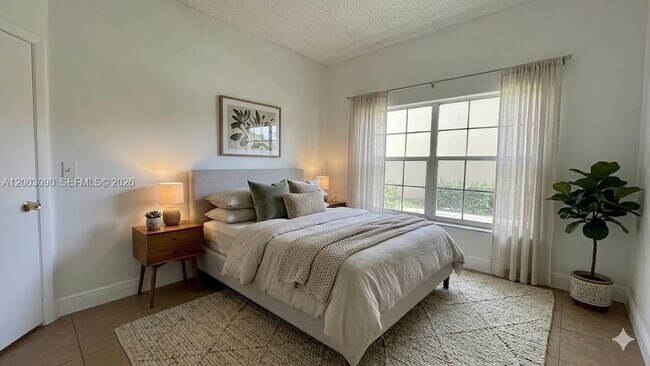 Building Photo - 661 Cypress Lake Blvd