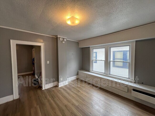 Building Photo - 10006 Lamontier Ave