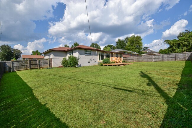 Building Photo - 12 Forest Hill