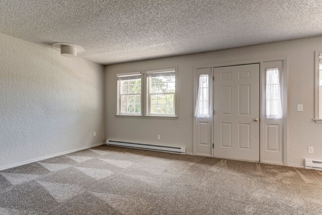 Building Photo - Recently Remodeled 2 bed 1 bath Home in Si...