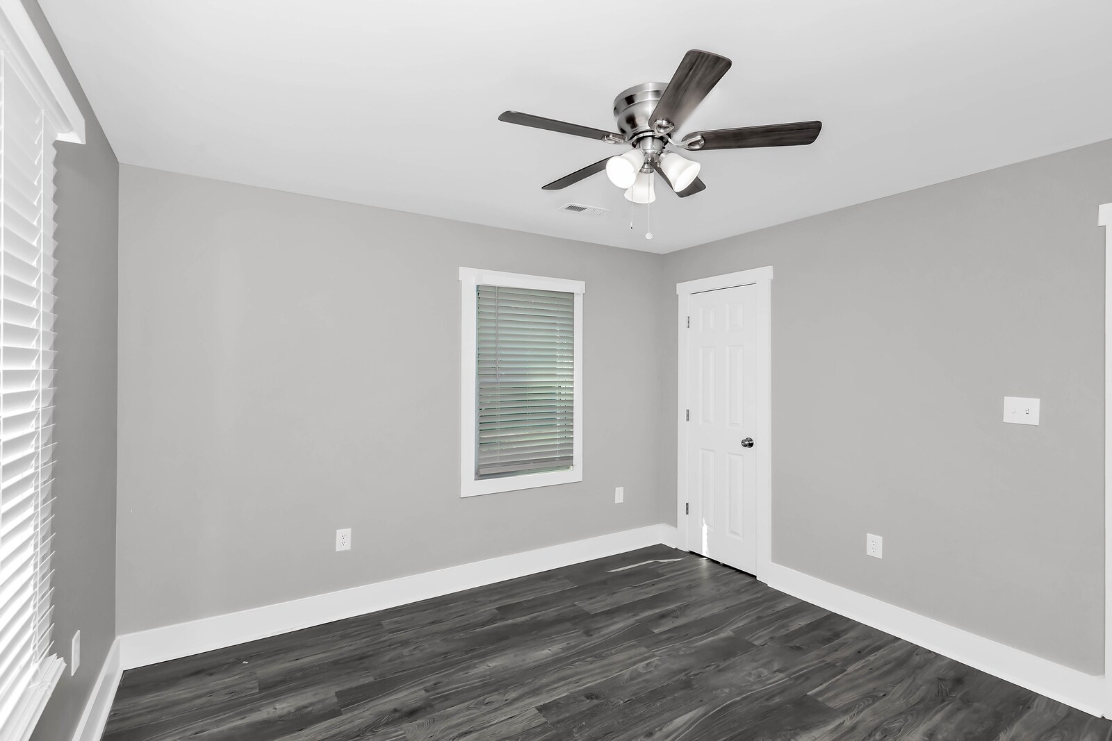 Building Photo - 908 Fairway Dr NW