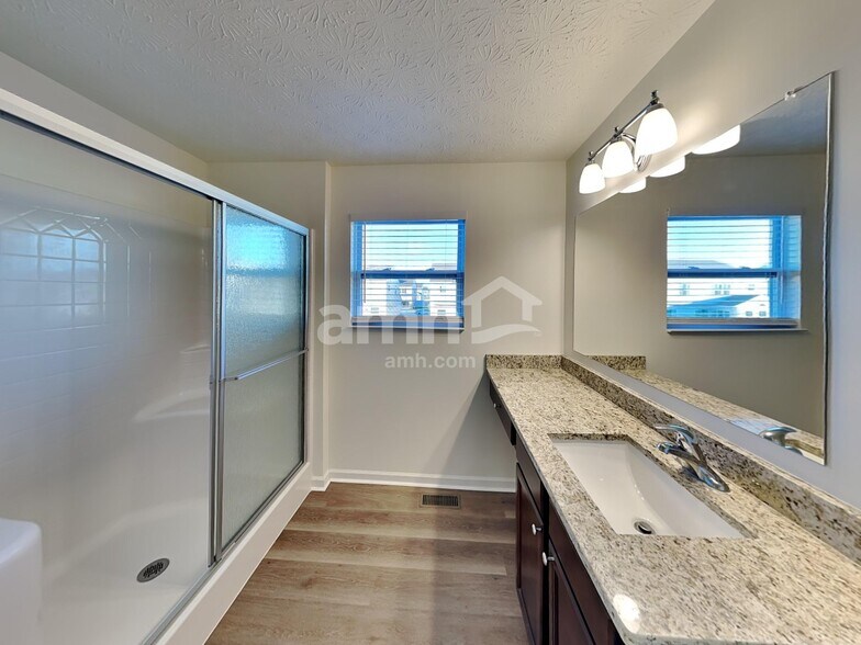 Building Photo - 62 Henderson Ln