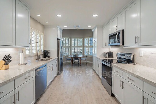 Building Photo - 10527 E Fanfol Ln