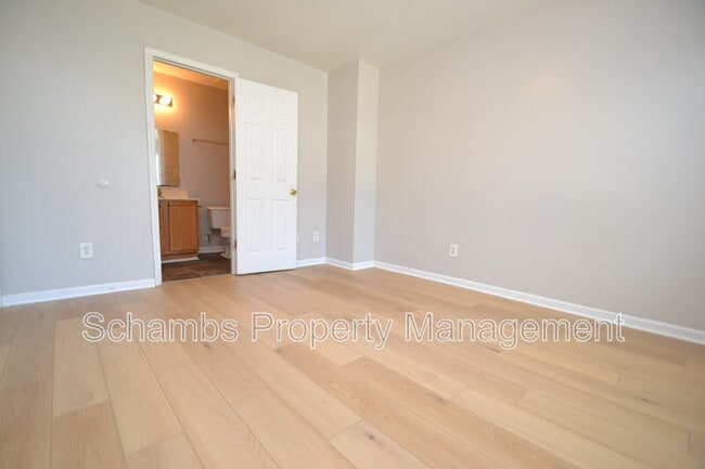 Building Photo - 824 Cumberland St