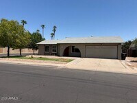 Building Photo - 3033 S Longmore
